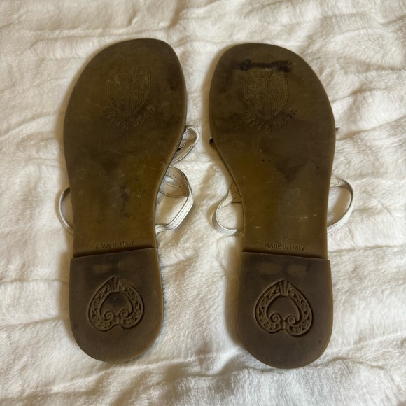 Brighton white leather flower sandal. Size 8 - Picture 3 of 3